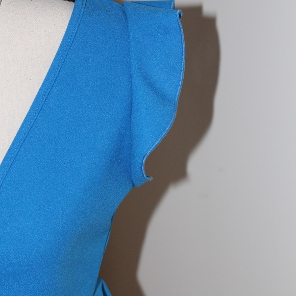 SHEIN, crop top with ruffle sleeves and hem line - Picture 3 of 9